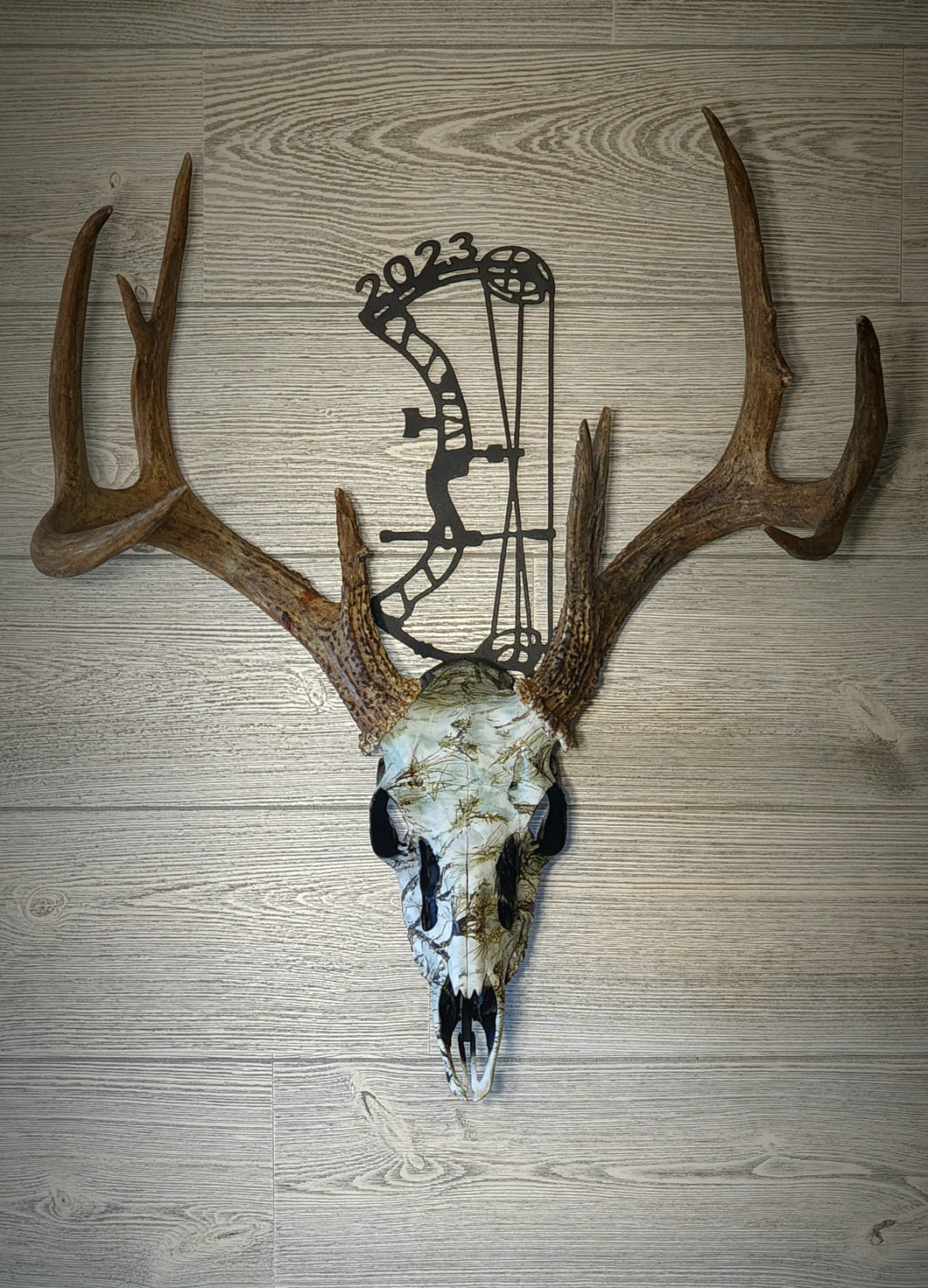 Compound Bow (B) Skull Hanger