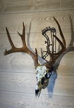 Load image into Gallery viewer, Compound Bow (B) Skull Hanger
