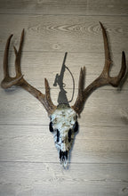 Load image into Gallery viewer, Single Rifle Skull Hanger
