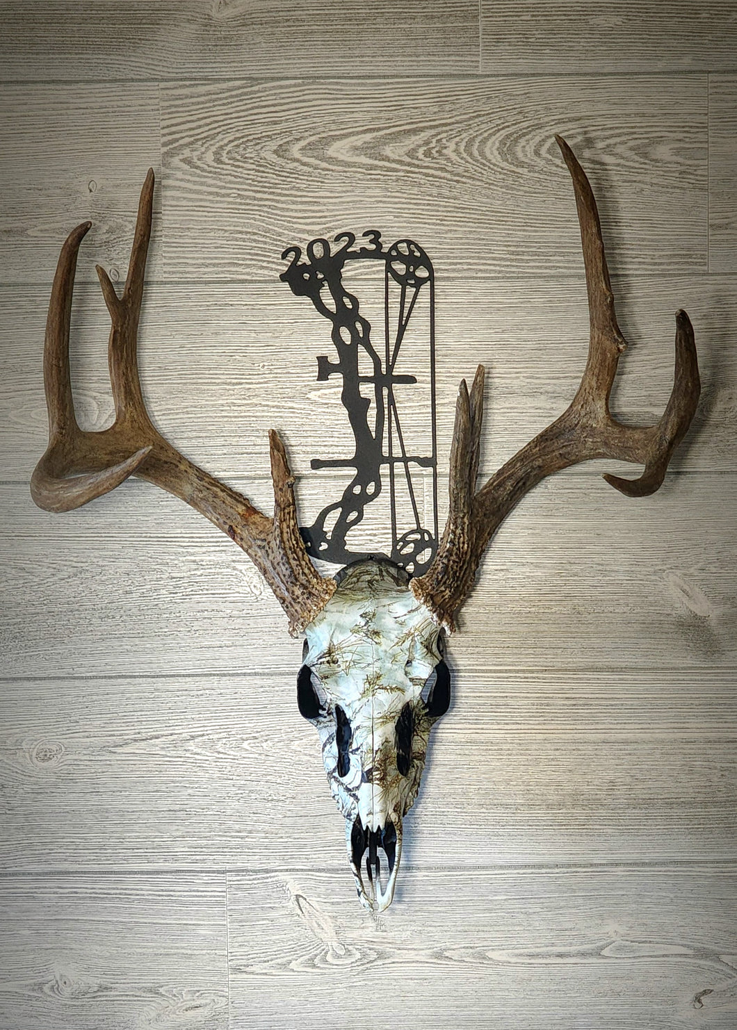 Compound Bow (C) Skull Hanger