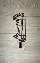 Load image into Gallery viewer, Compound Bow (A) Skull Hanger
