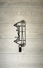 Load image into Gallery viewer, Compound Bow (A) Skull Hanger
