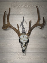 Load image into Gallery viewer, Single Rifle Skull Hanger
