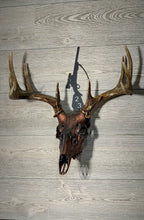 Load image into Gallery viewer, Single Rifle Skull Hanger
